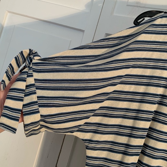 Democracy Blue & Cream Cold Shoulder Top 🆕 - Picture 4 of 9